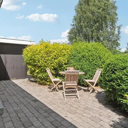 3 Bedroom Cozy In Dronningmølle
